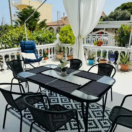House With Garden In Holiday home Artemida (Attica)